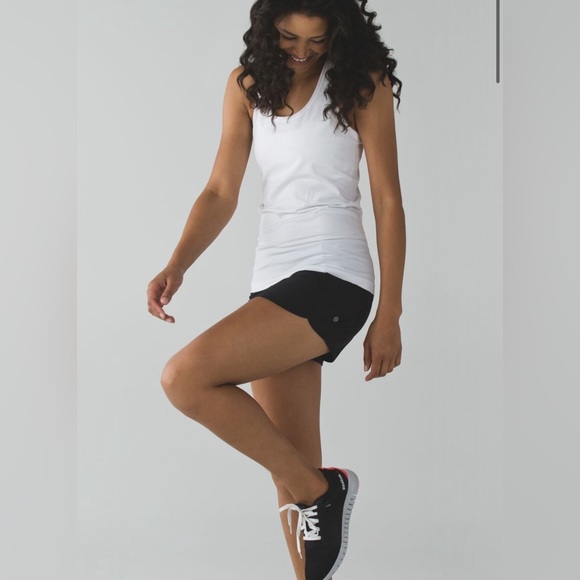 Lululemon Run Times Short *4-way Stretch 4" Black Size 4 - Picture 4 of 11